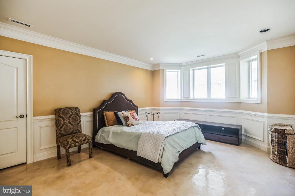 703 DAVENTRY WAY