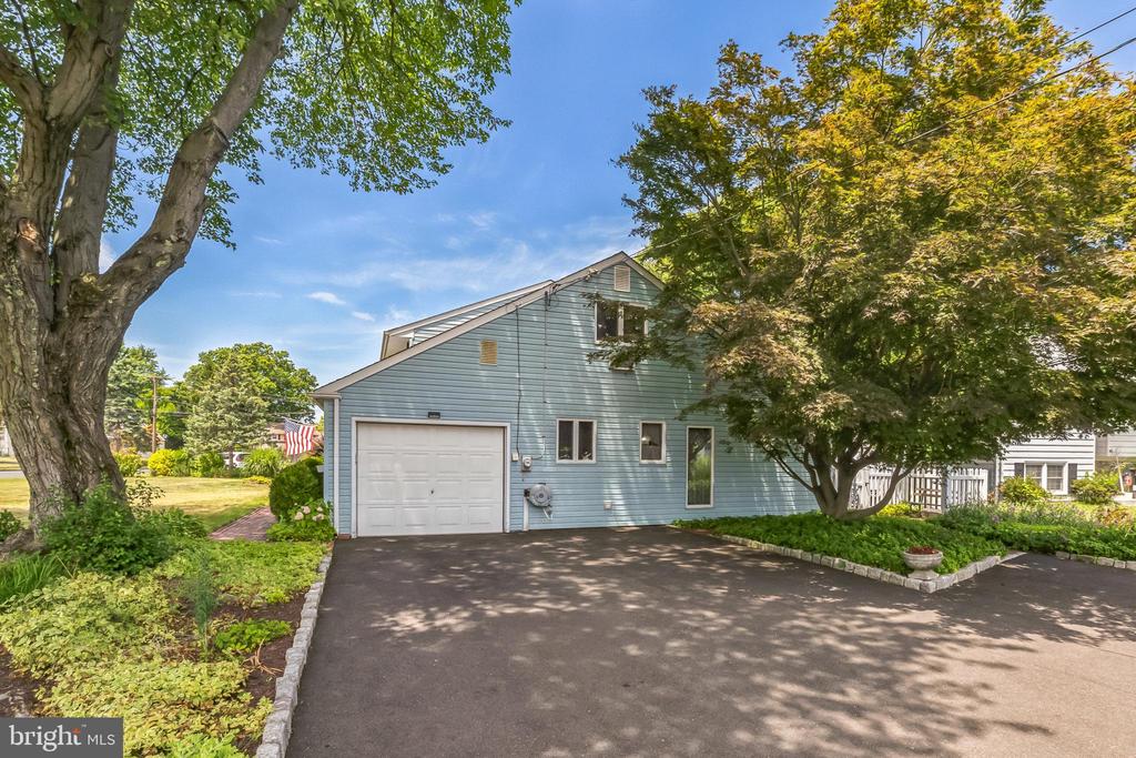 635 SERRILL DRIVE