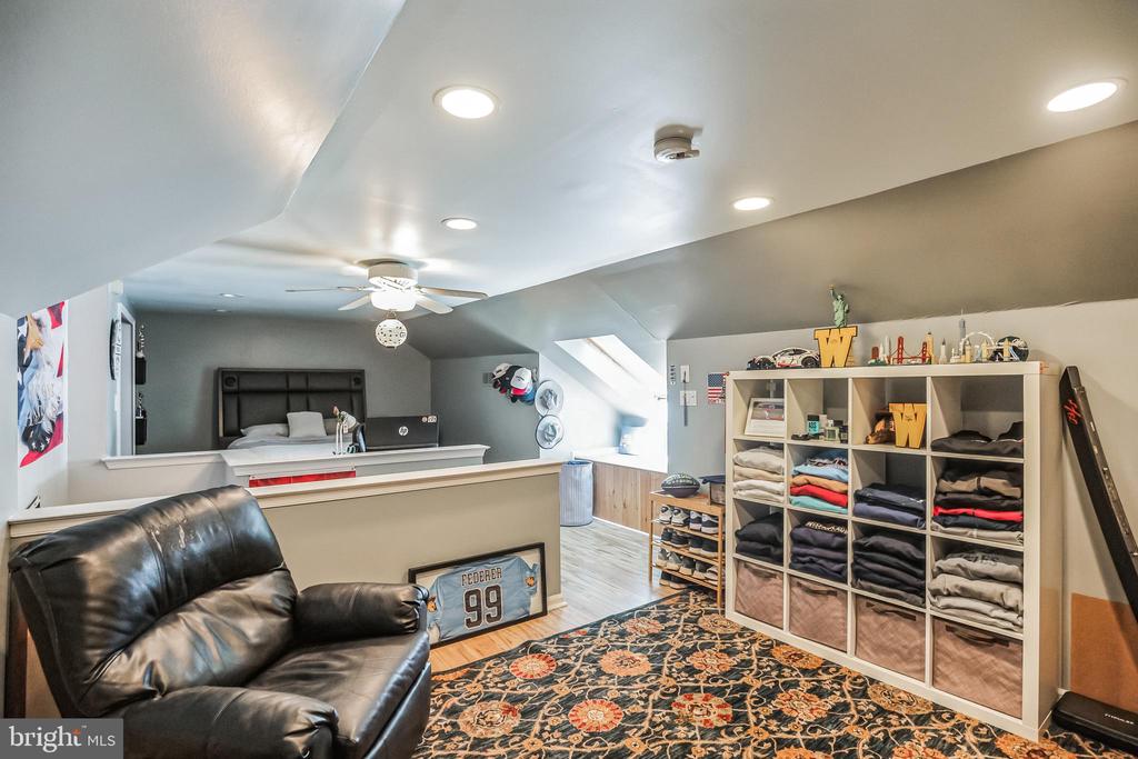 279 COPPER BEECH DRIVE