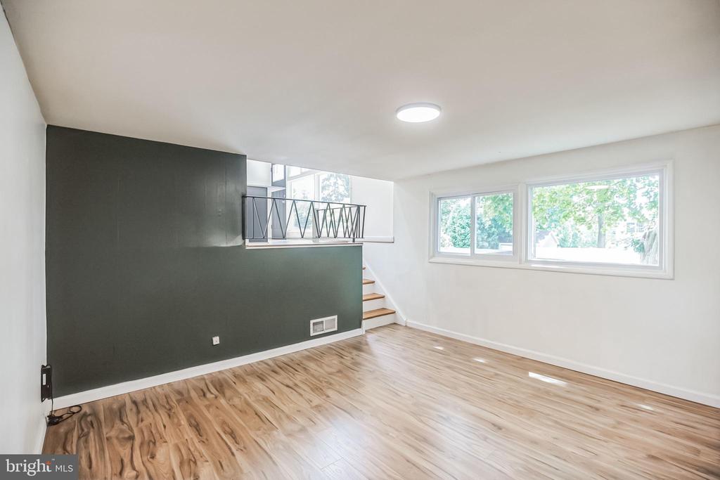 1618 THAYER DRIVE