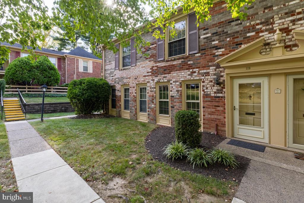 119 MACKLENBURG DRIVE 21B