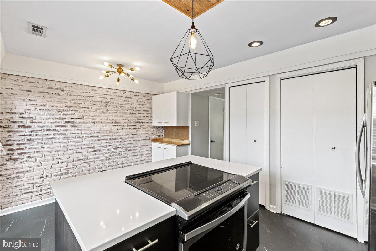 119 MACKLENBURG DRIVE 21B