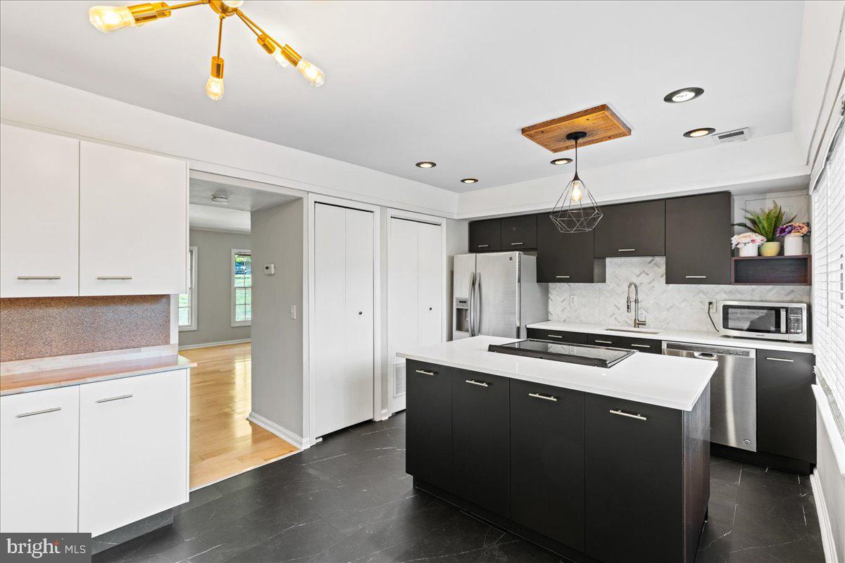 119 MACKLENBURG DRIVE 21B