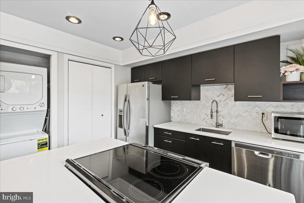119 MACKLENBURG DRIVE 21B