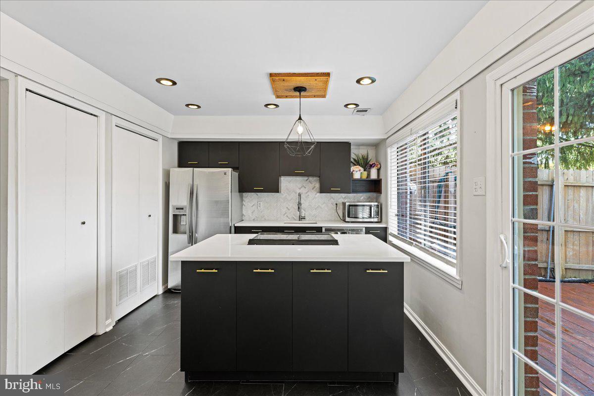 119 MACKLENBURG DRIVE 21B