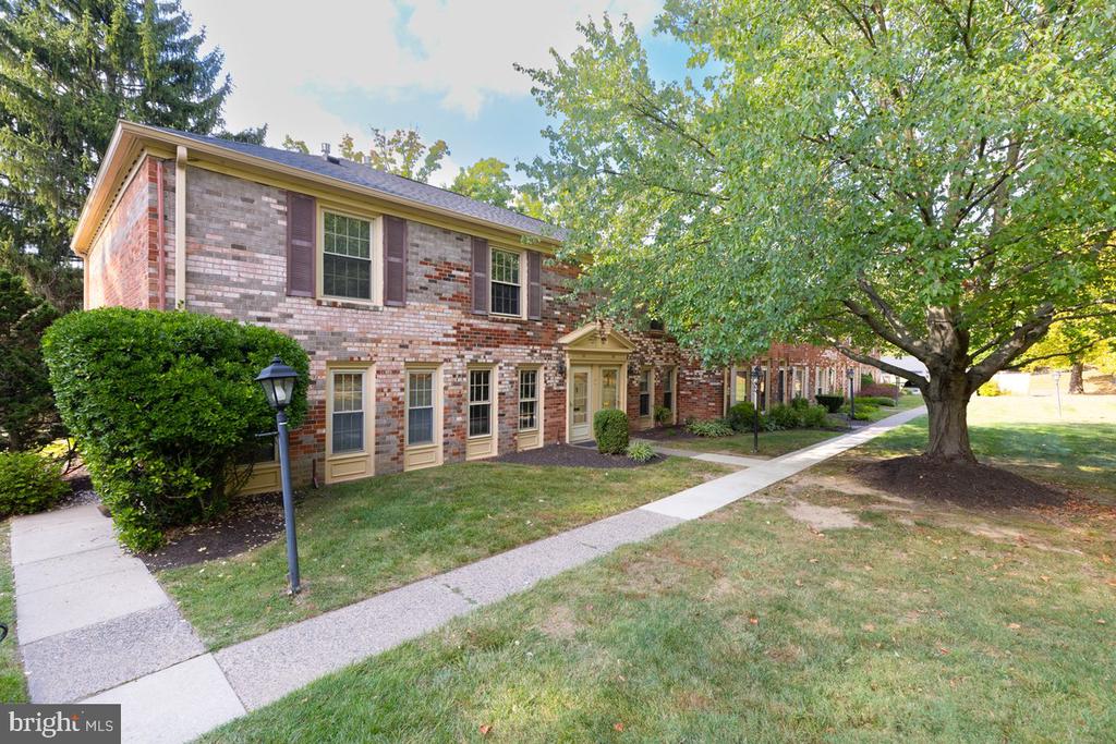 119 MACKLENBURG DRIVE 21B