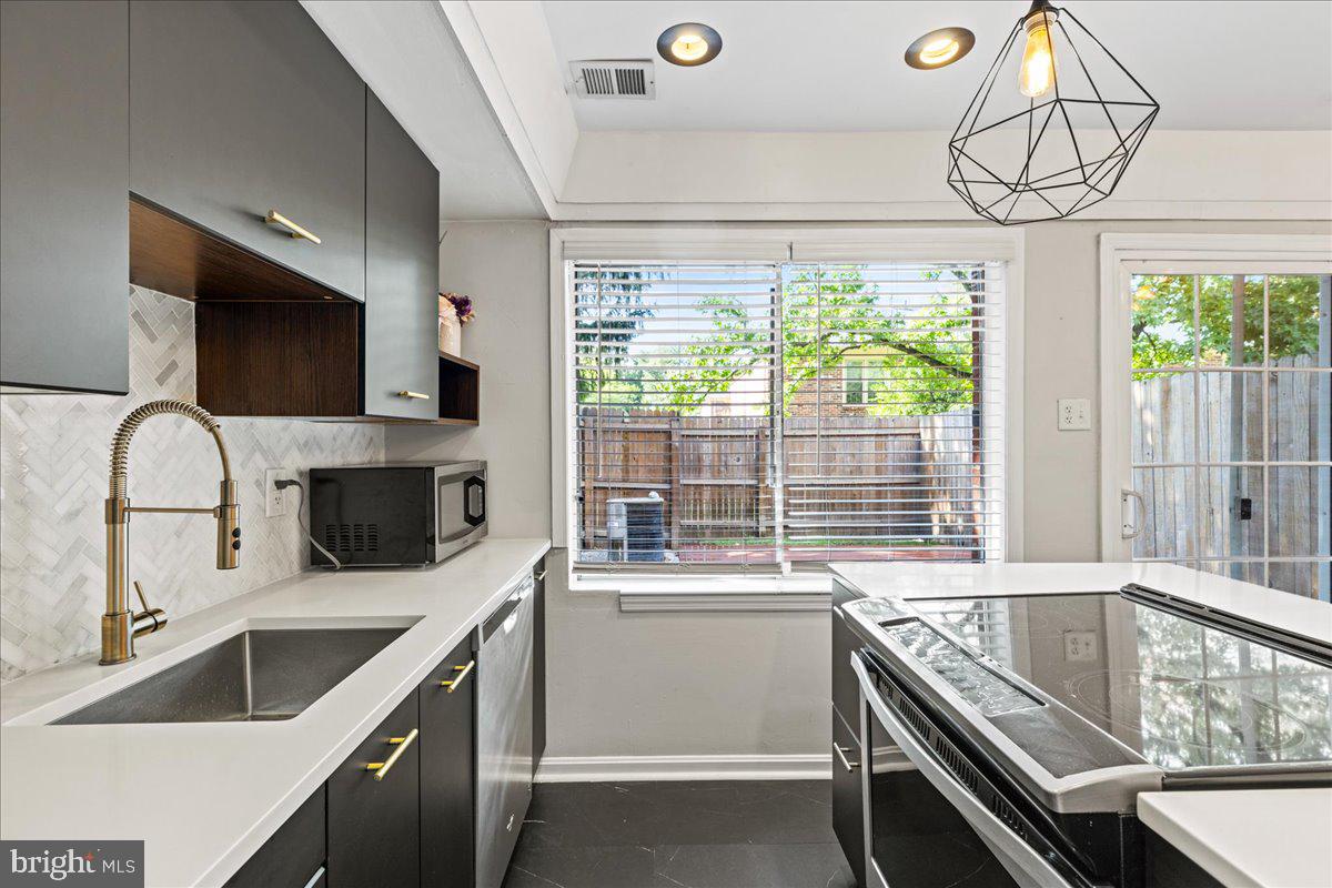 119 MACKLENBURG DRIVE 21B
