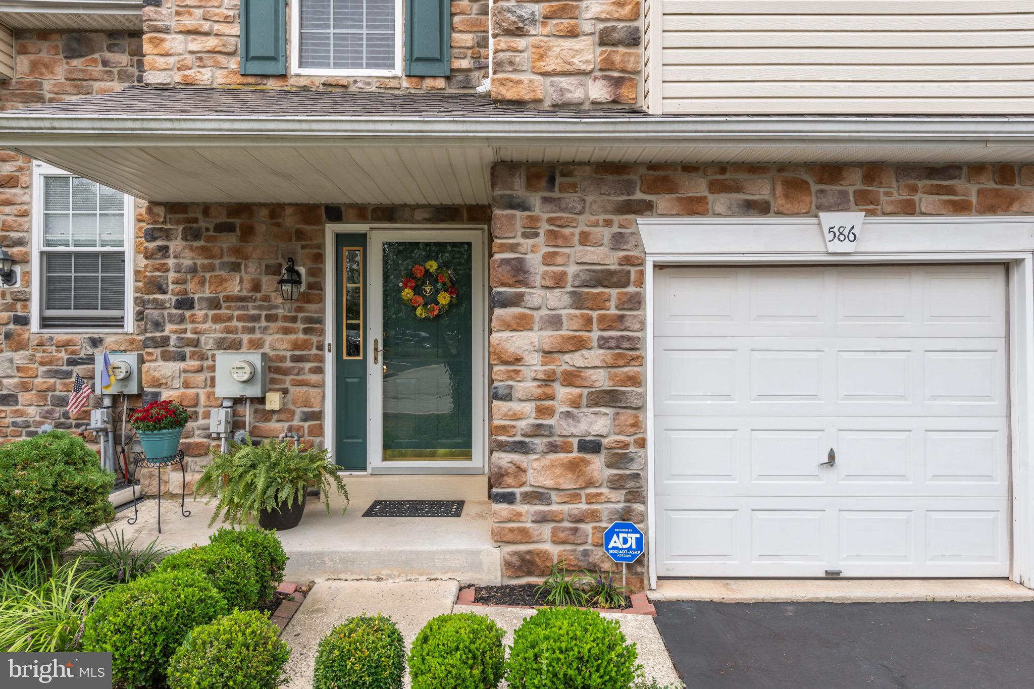 586 HARRINGTON COURT