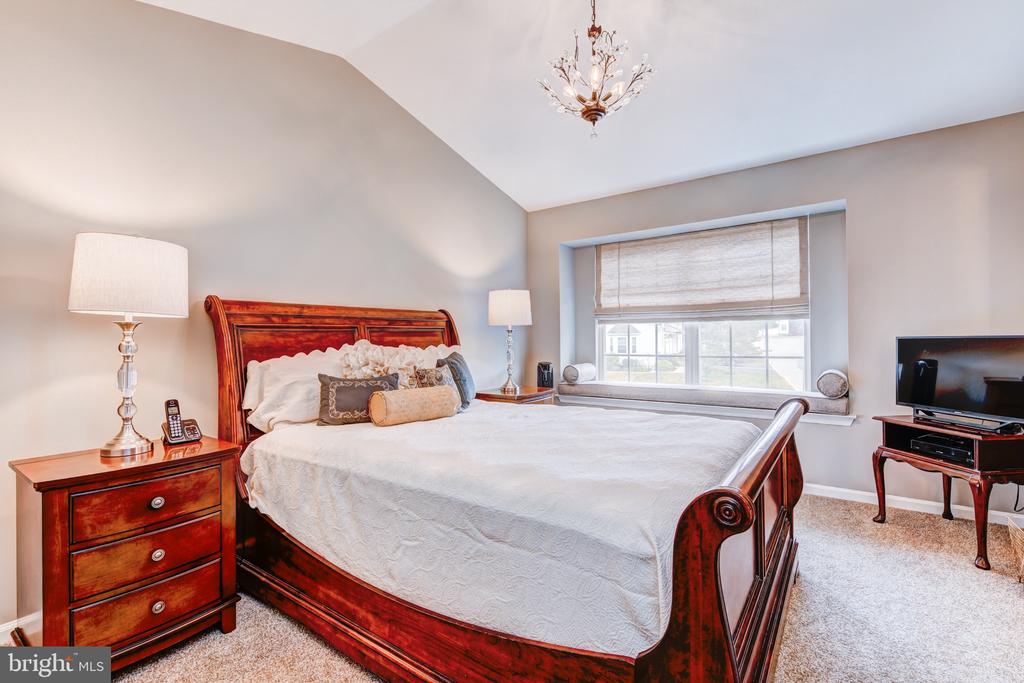 586 HARRINGTON COURT