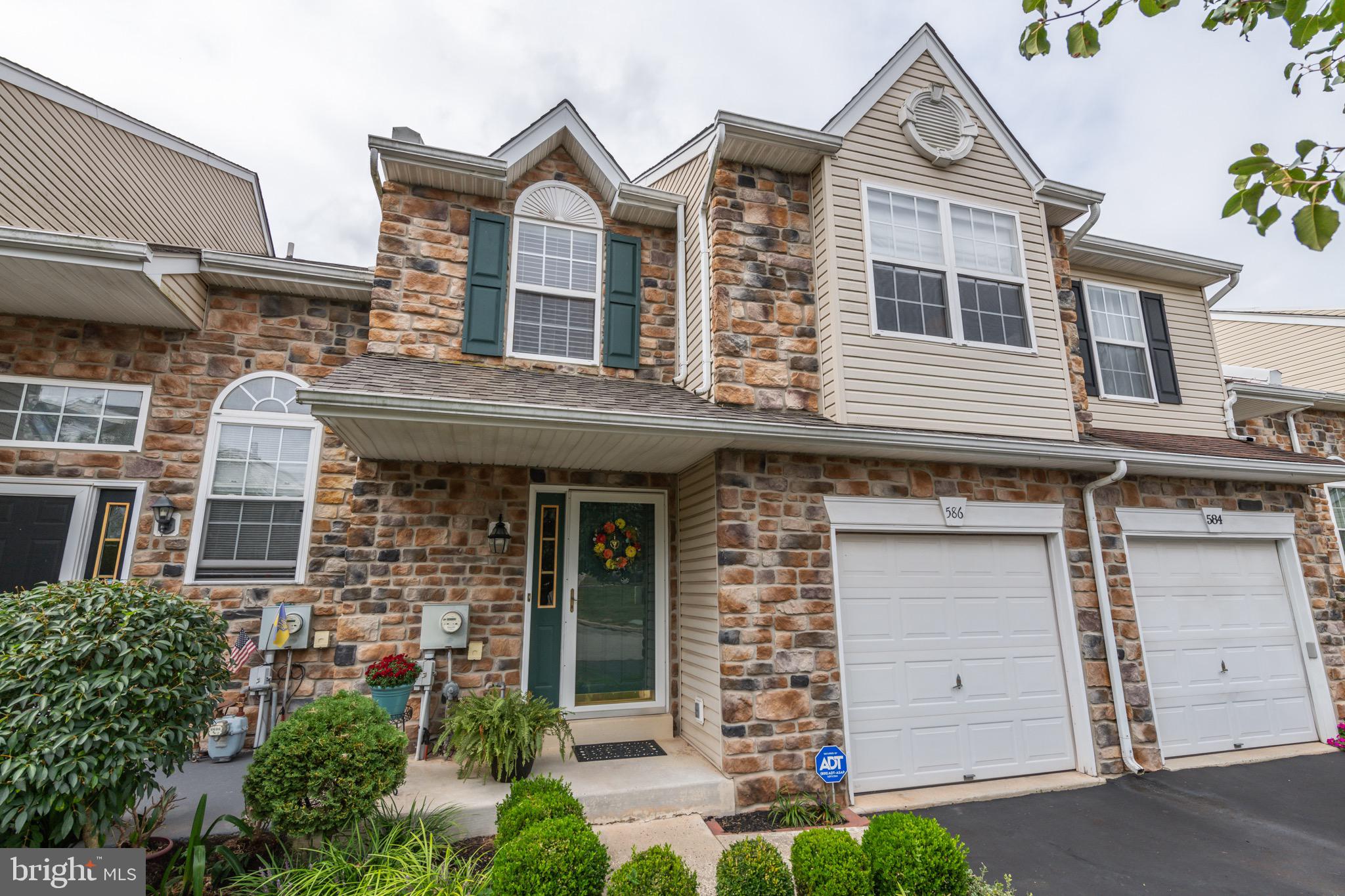 586 HARRINGTON COURT