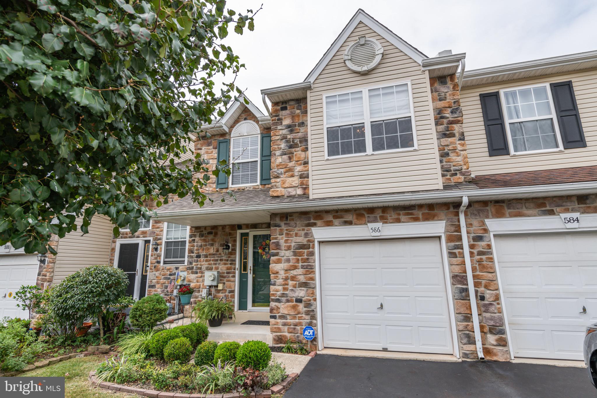 586 HARRINGTON COURT