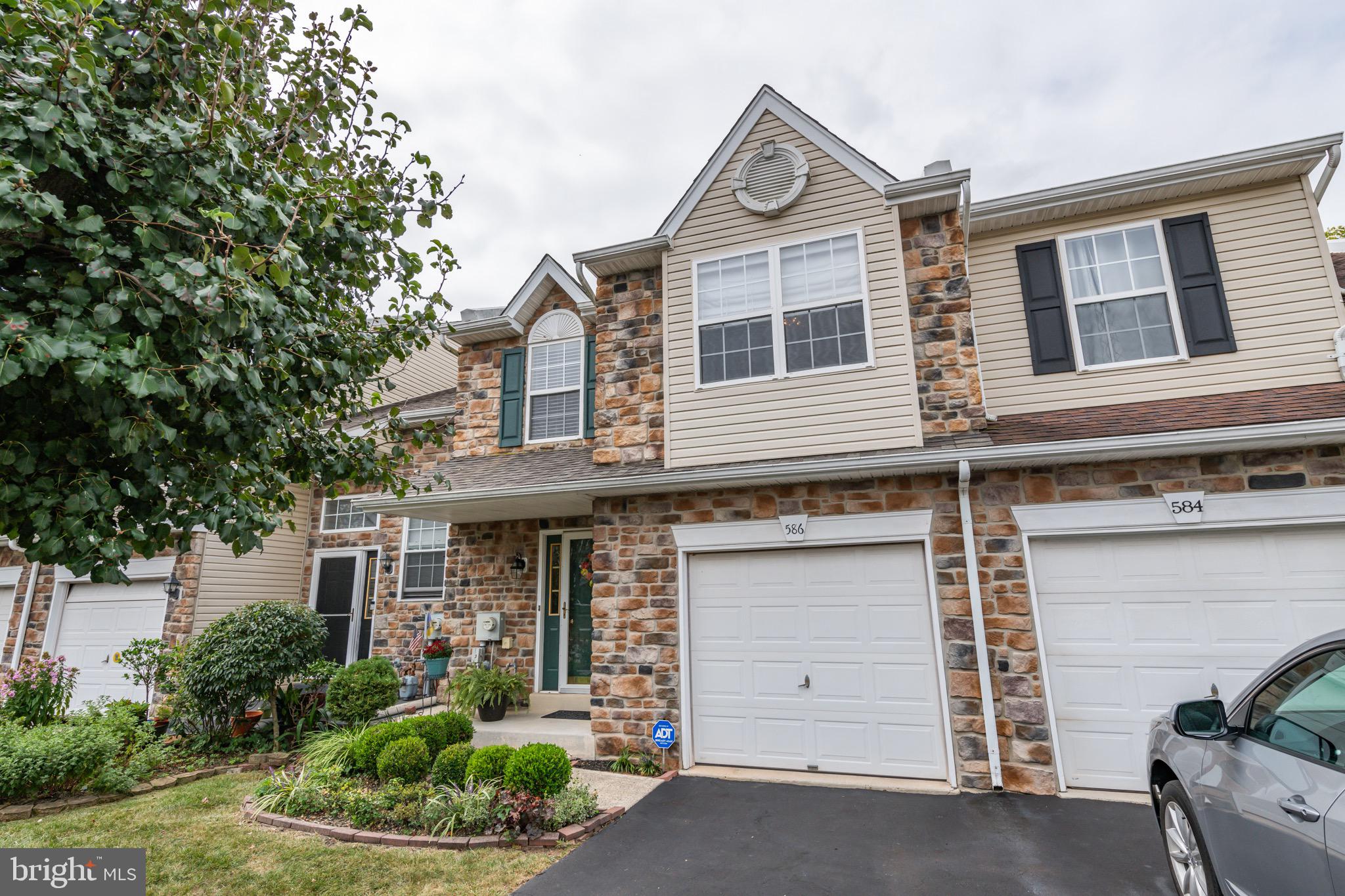586 HARRINGTON COURT