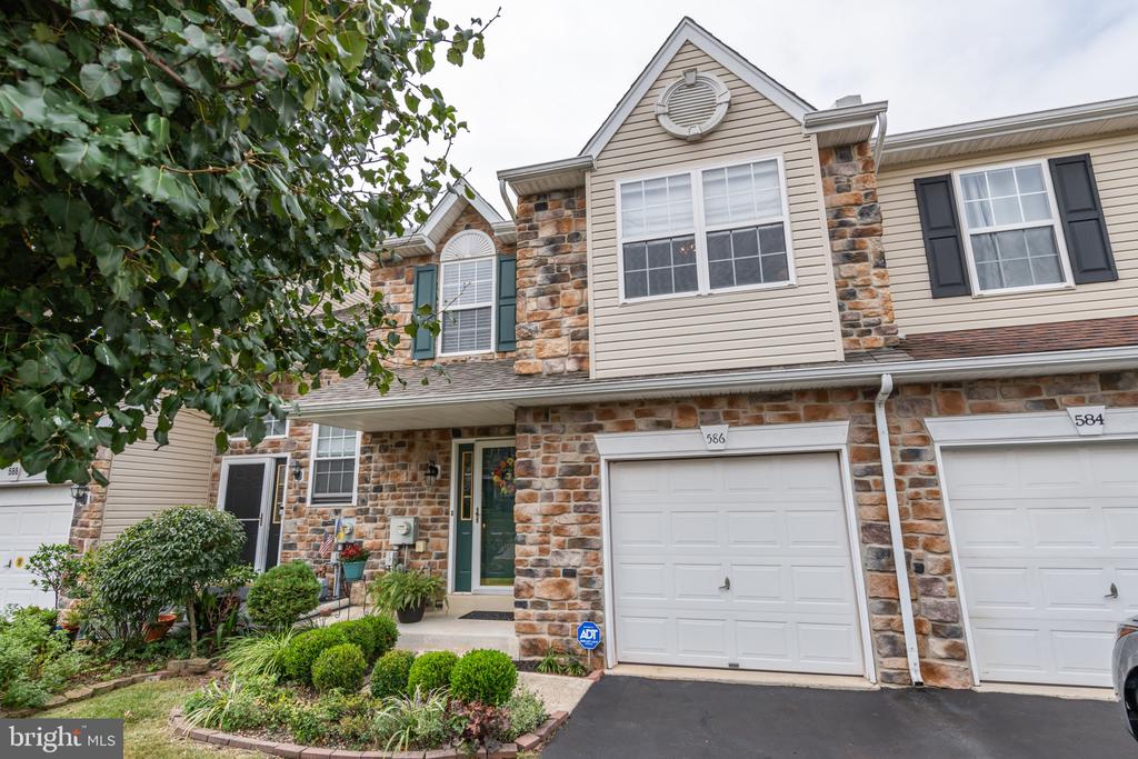 586 HARRINGTON COURT