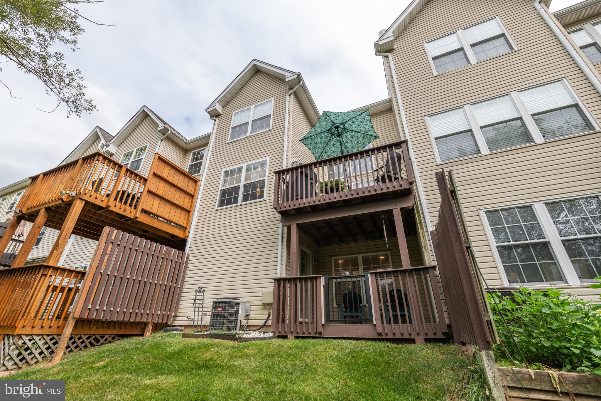 586 HARRINGTON COURT