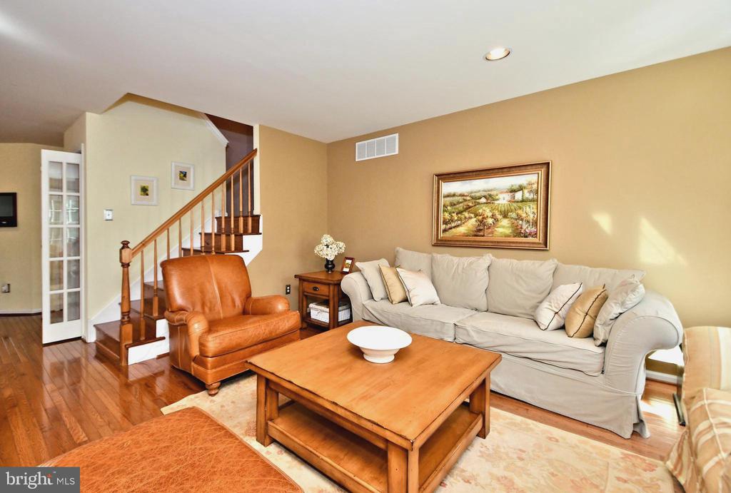 209 PRIMROSE LANE