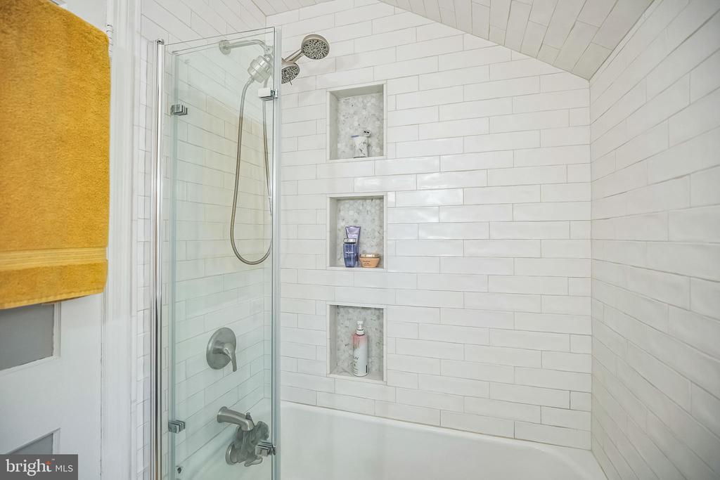 3022 LIMEKILN PIKE