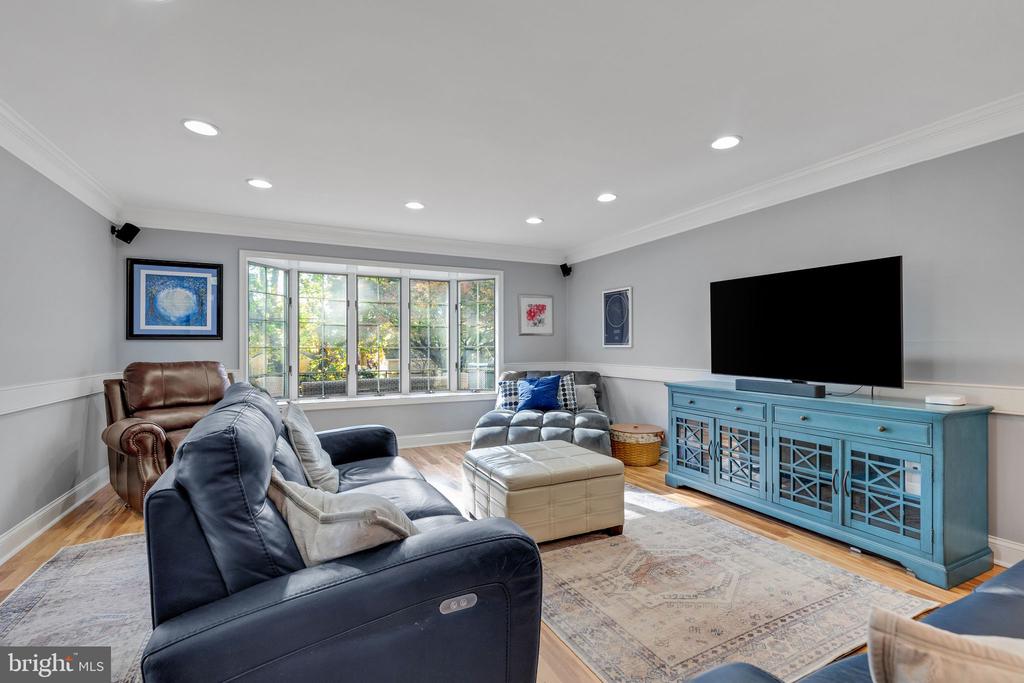 1610 THAYER DRIVE