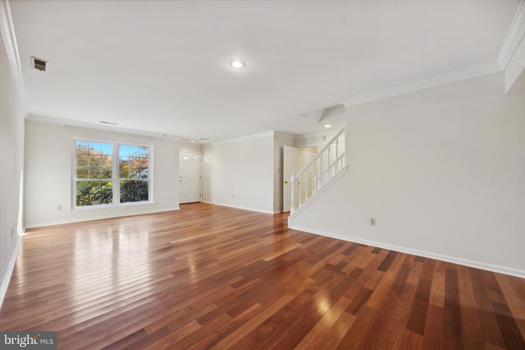 284 TULIP TREE COURT