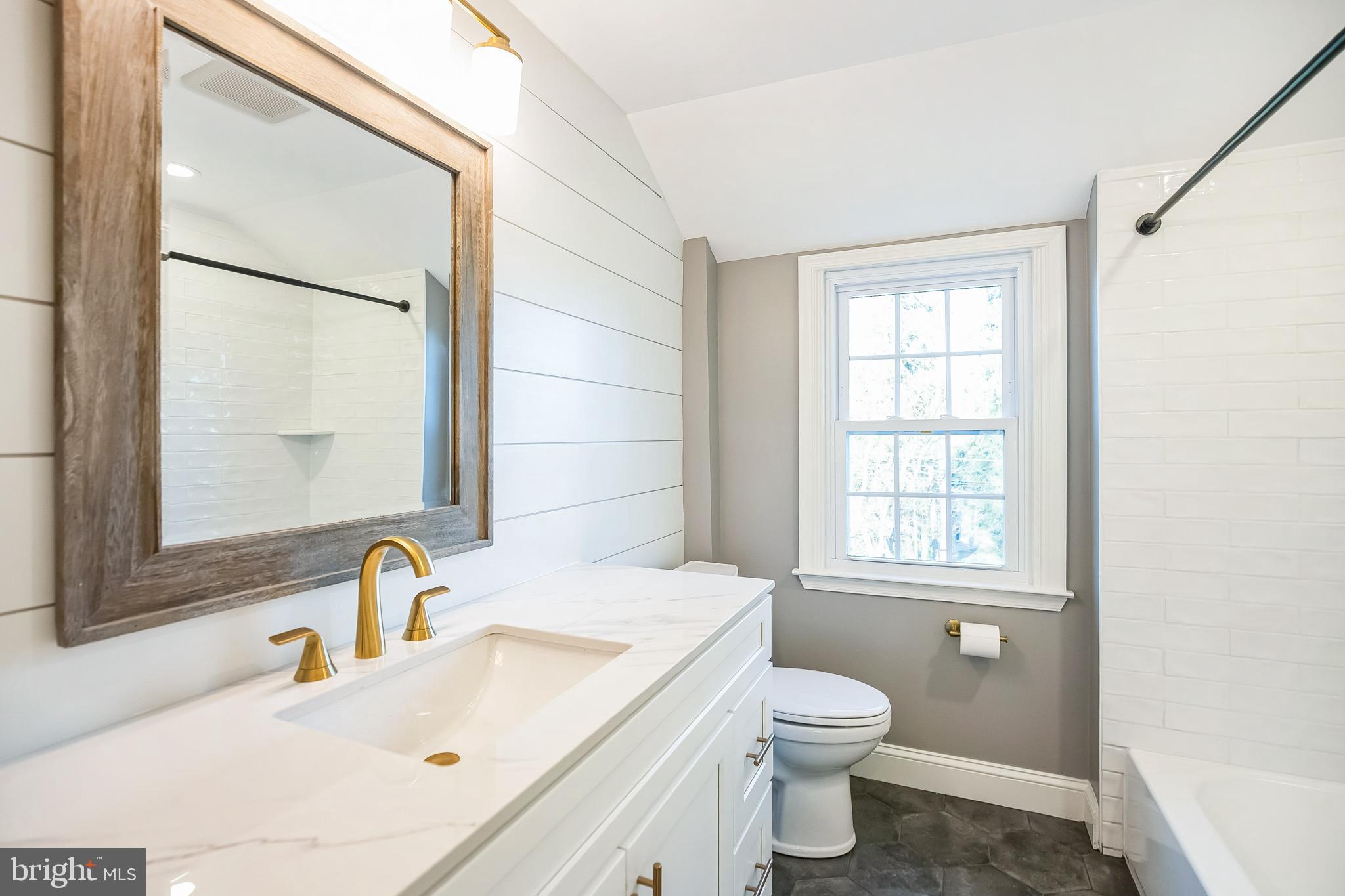 209 GLENDALOUGH