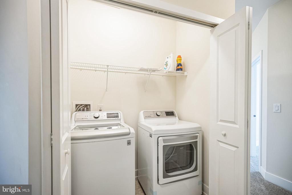 917 LAKEVIEW COURT 36 LOWER