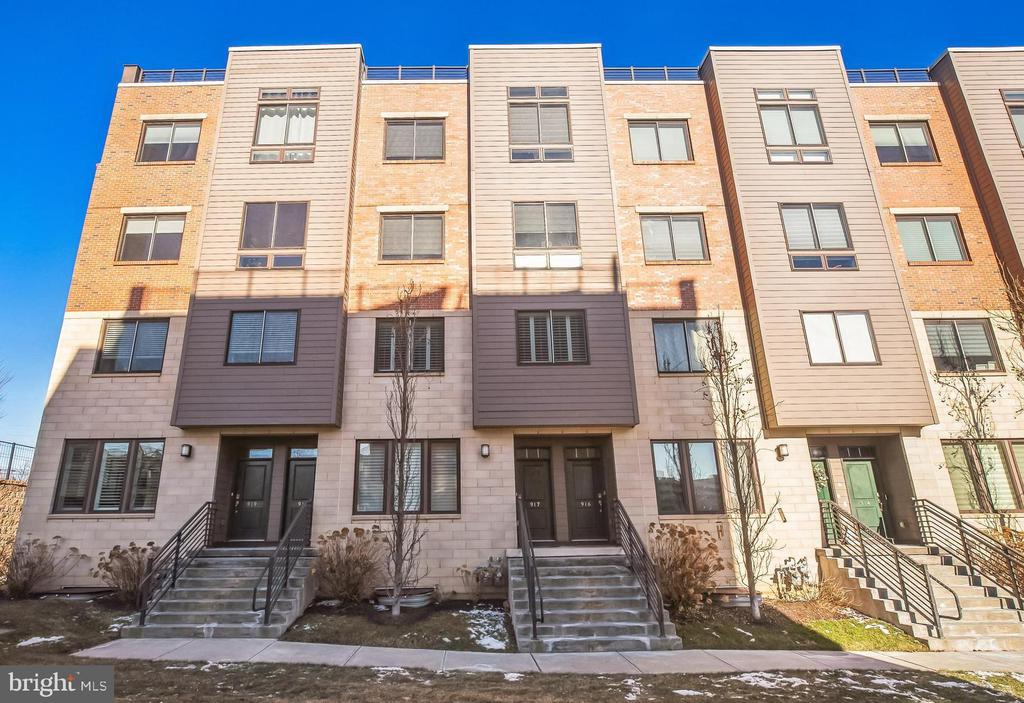 917 LAKEVIEW COURT 36 LOWER