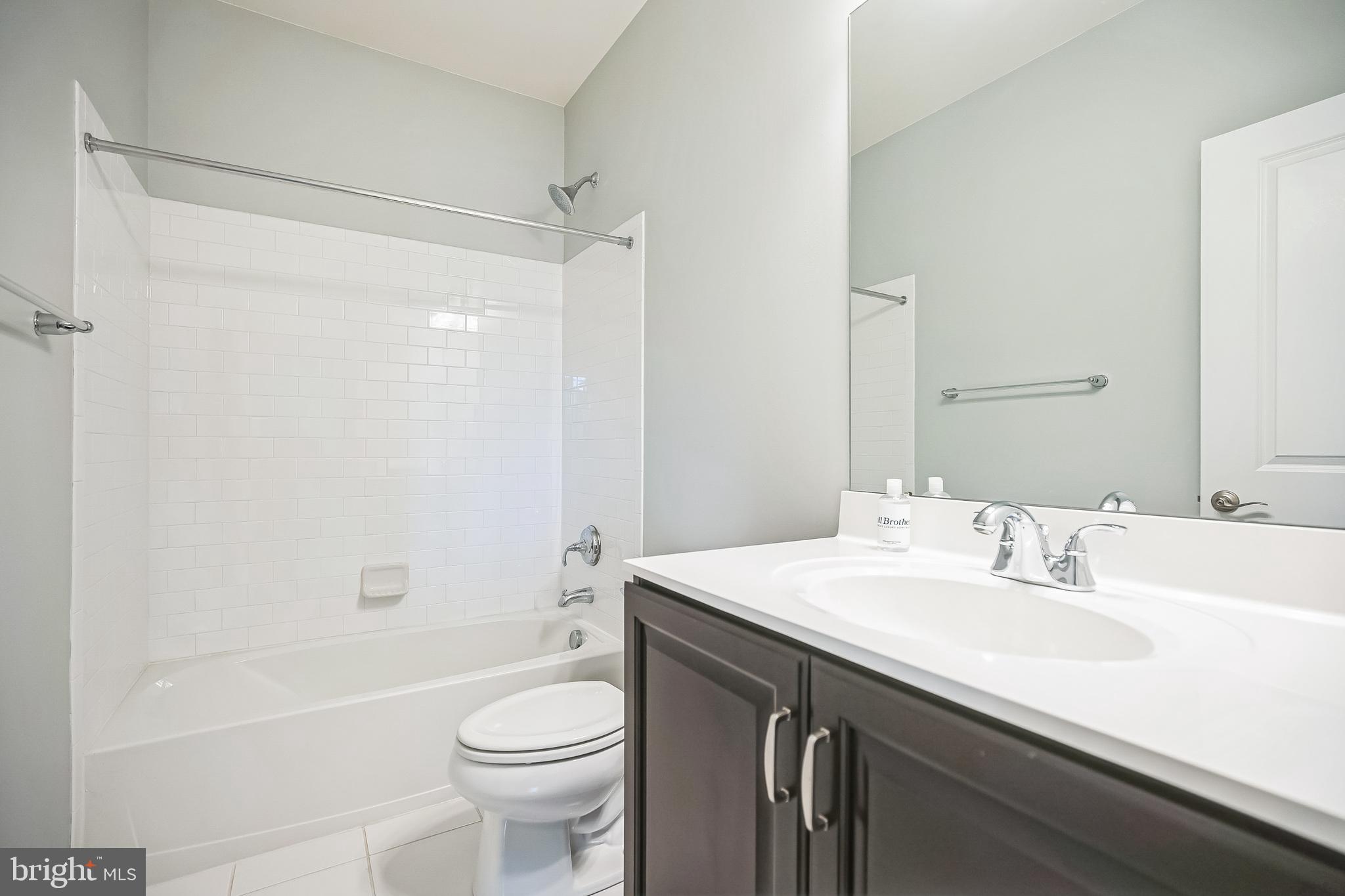 917 LAKEVIEW COURT 36 LOWER