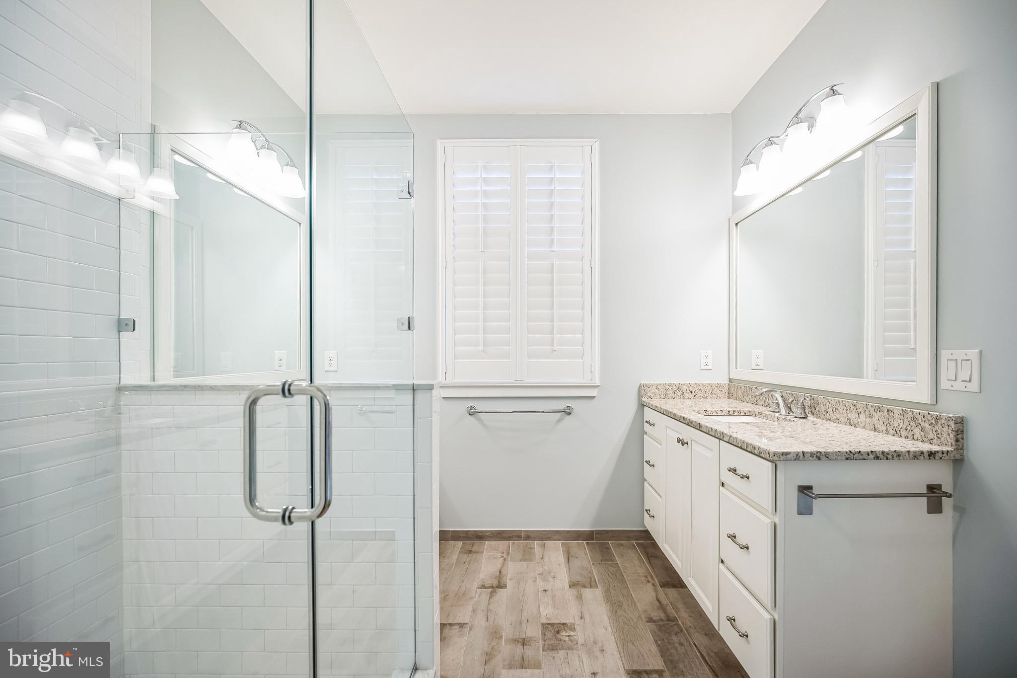 917 LAKEVIEW COURT 36 LOWER