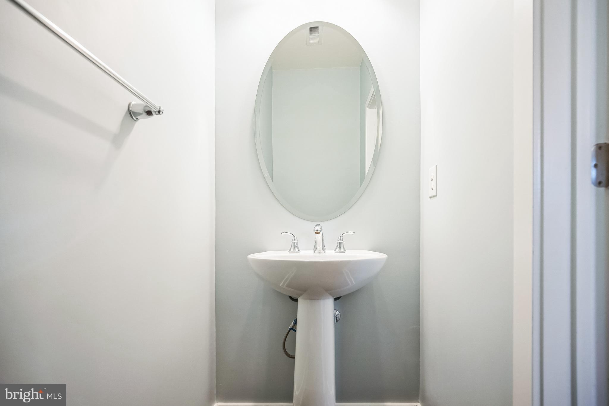 917 LAKEVIEW COURT 36 LOWER
