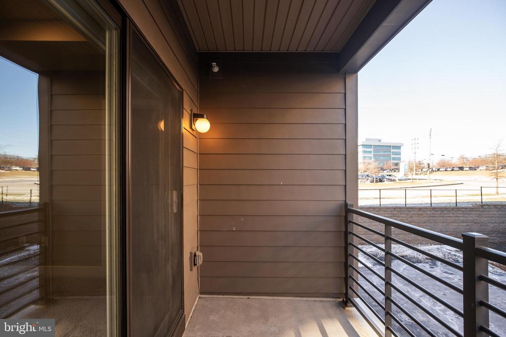 917 LAKEVIEW COURT 36 LOWER