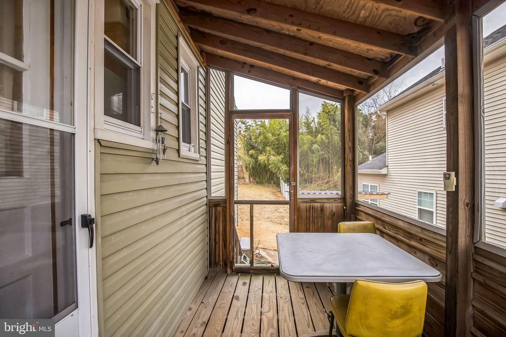 2714 CEDAR LANE
