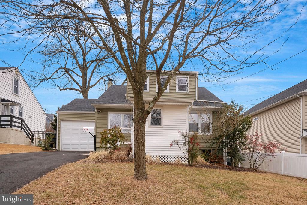 2714 CEDAR LANE