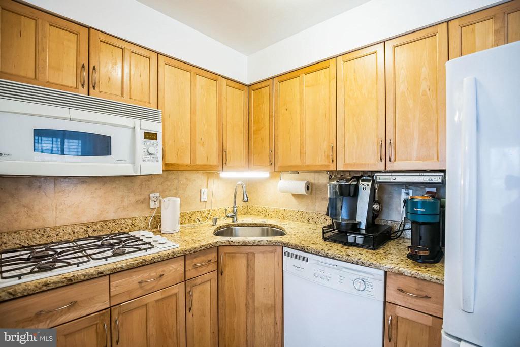 2714 CEDAR LANE