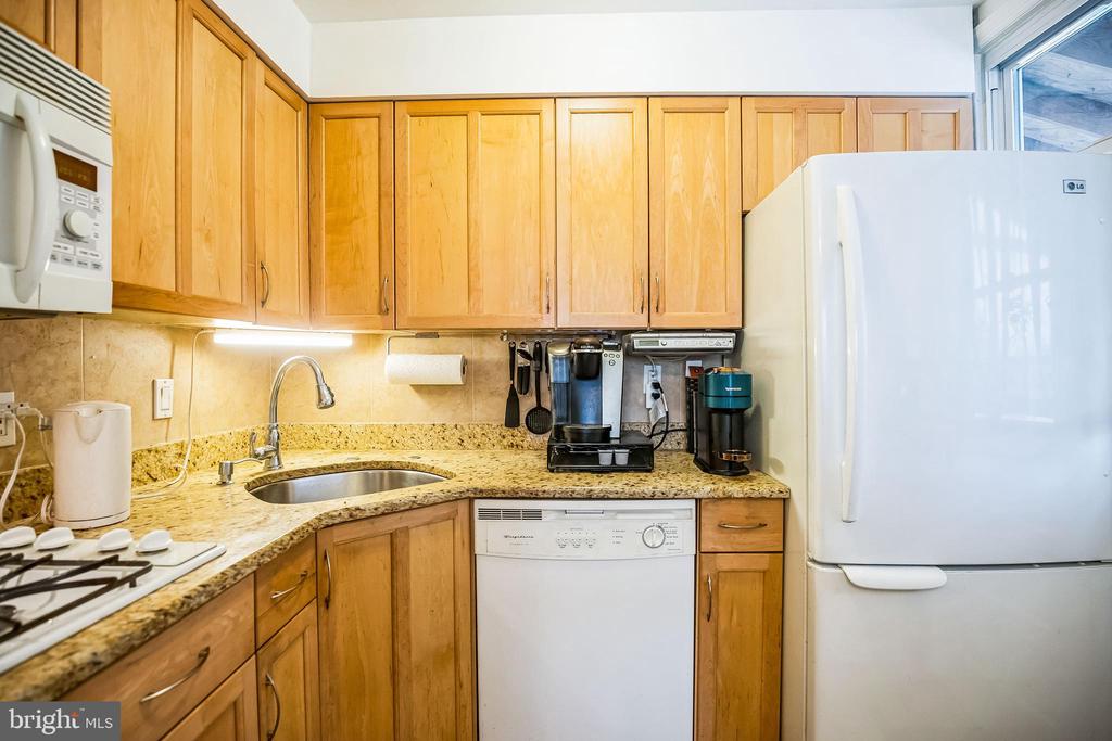 2714 CEDAR LANE