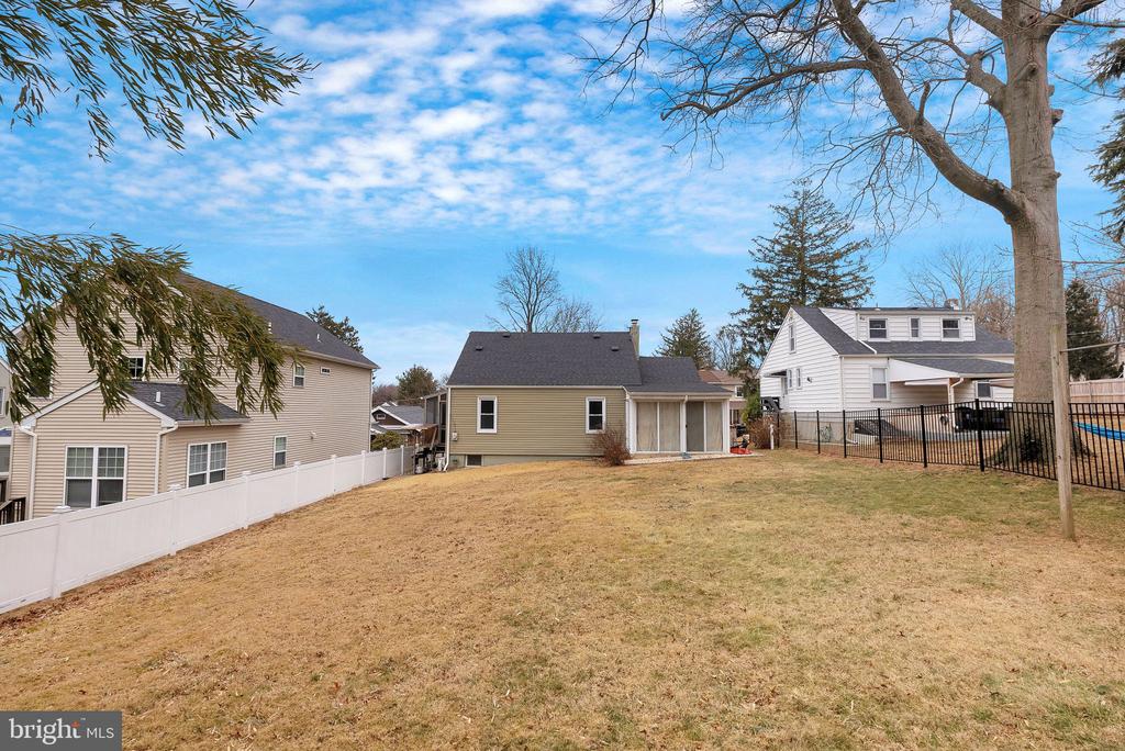 2714 CEDAR LANE
