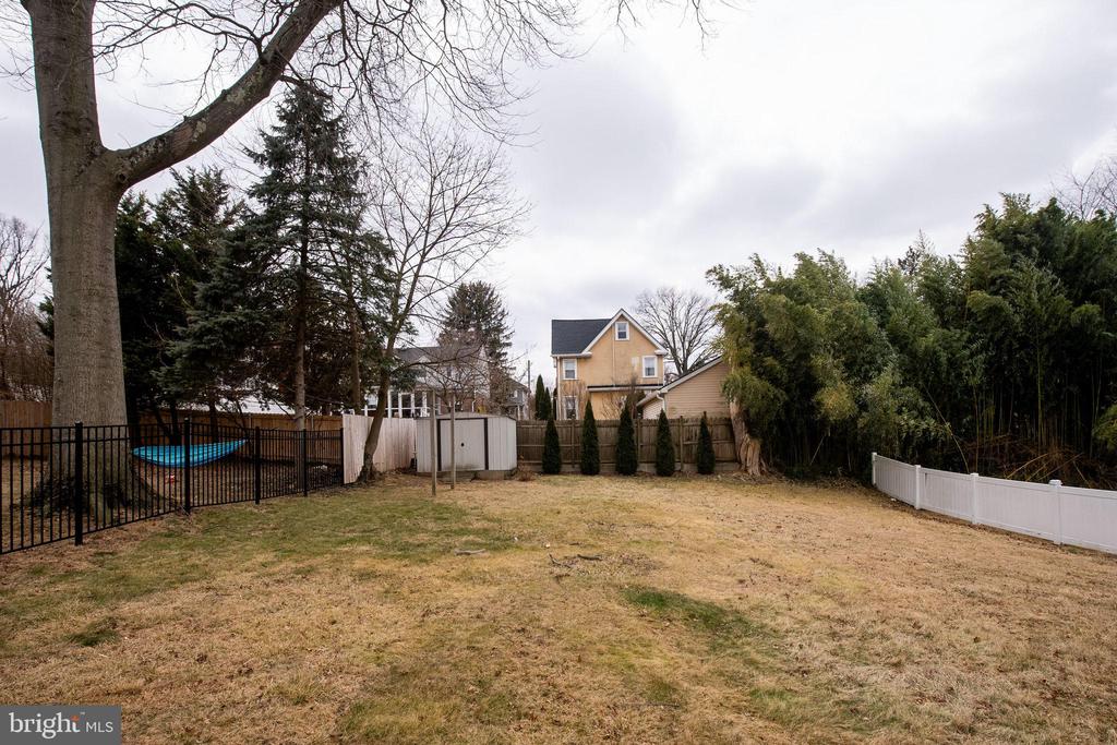 2714 CEDAR LANE