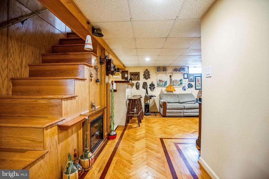 2714 CEDAR LANE