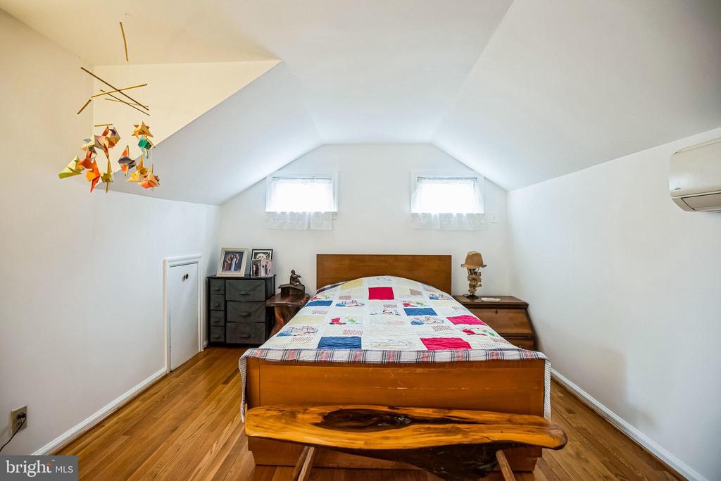 2714 CEDAR LANE