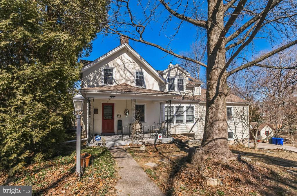 211 W WAVERLY ROAD