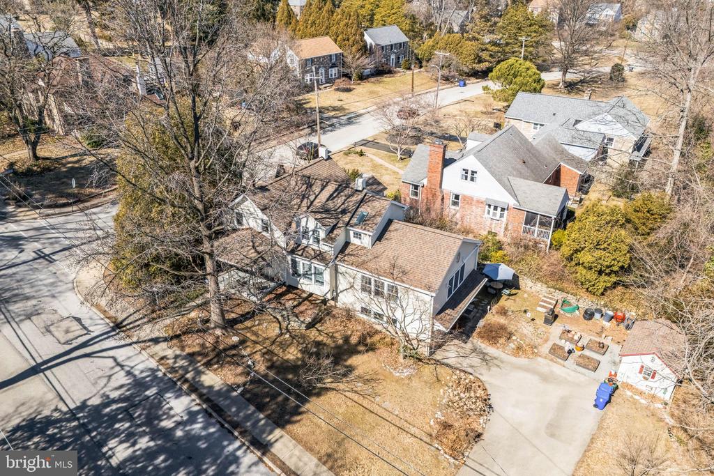 211 W WAVERLY ROAD