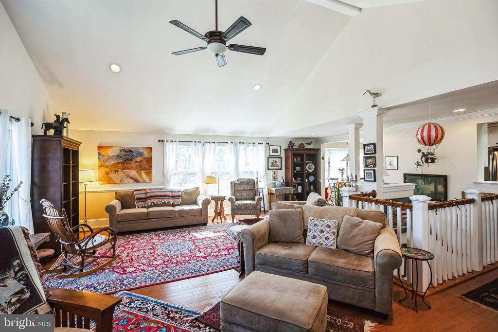 211 W WAVERLY ROAD