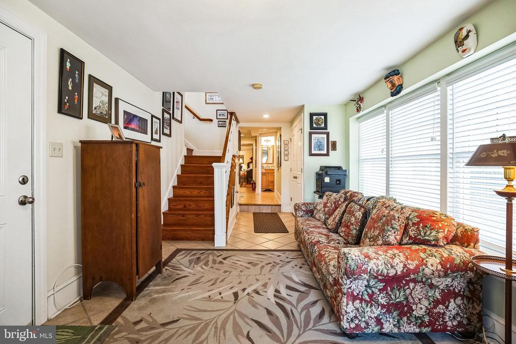 211 W WAVERLY ROAD