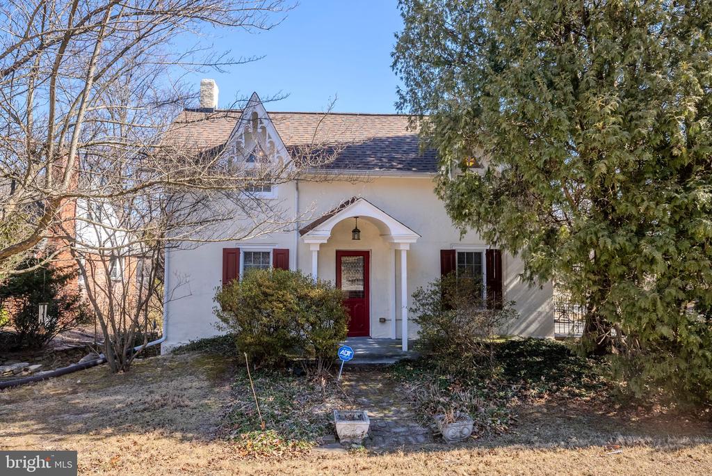 211 W WAVERLY ROAD