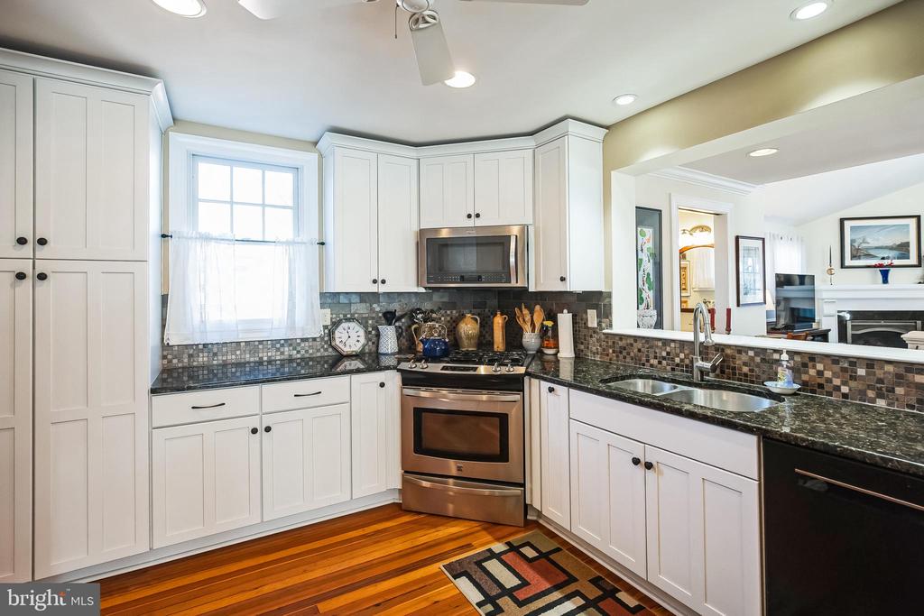 211 W WAVERLY ROAD