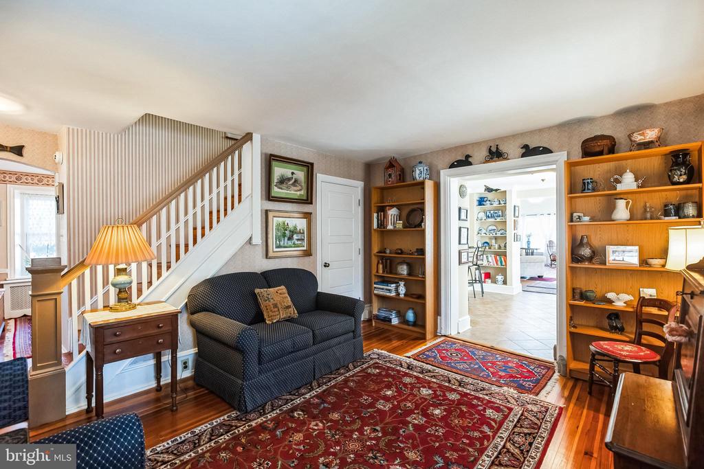 211 W WAVERLY ROAD