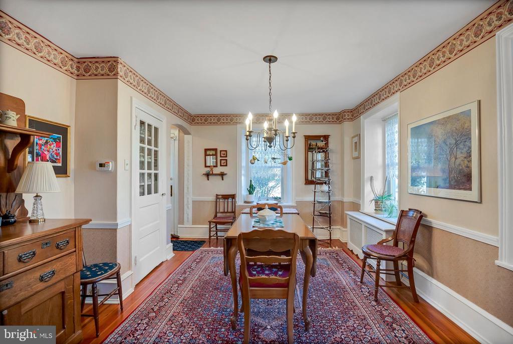 211 W WAVERLY ROAD