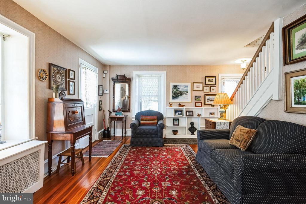 211 W WAVERLY ROAD