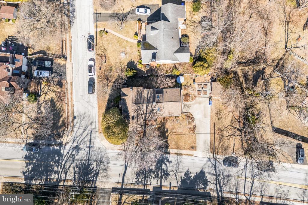 211 W WAVERLY ROAD