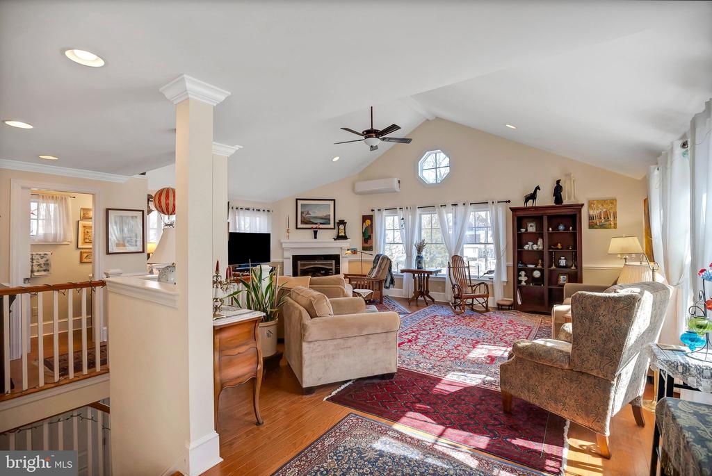 211 W WAVERLY ROAD