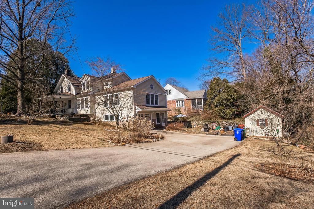 211 W WAVERLY ROAD