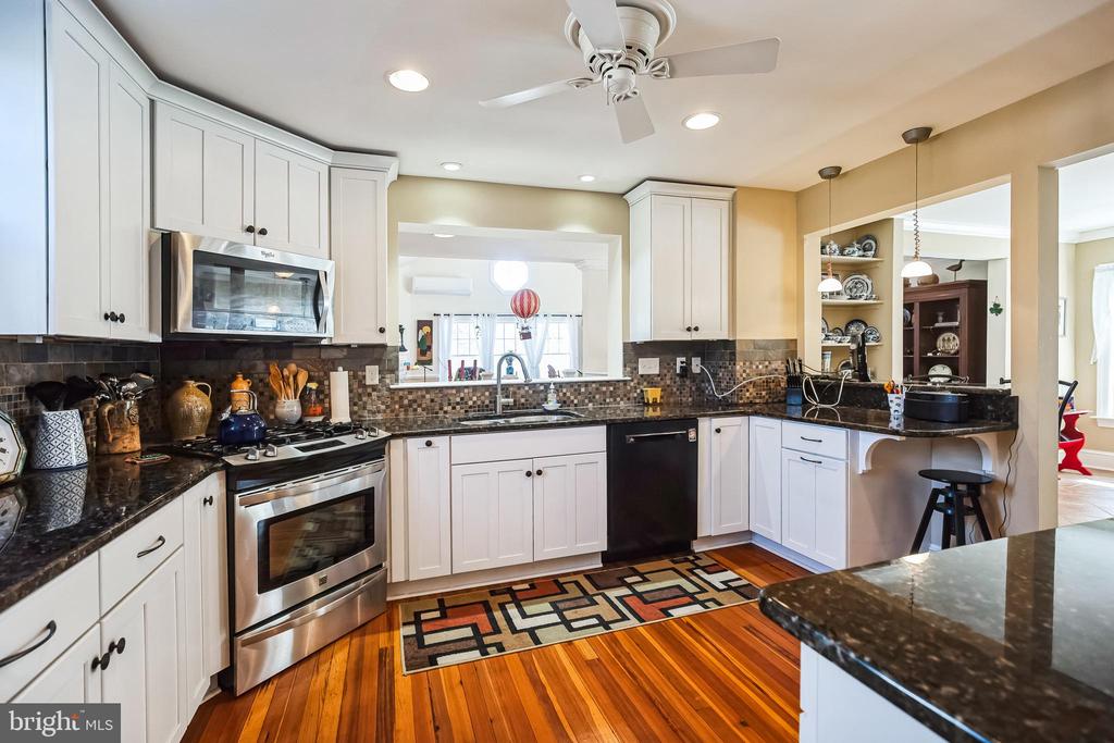 211 W WAVERLY ROAD